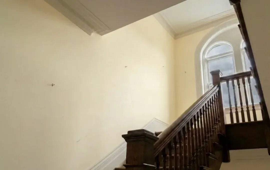Avant - Cage d'escalier