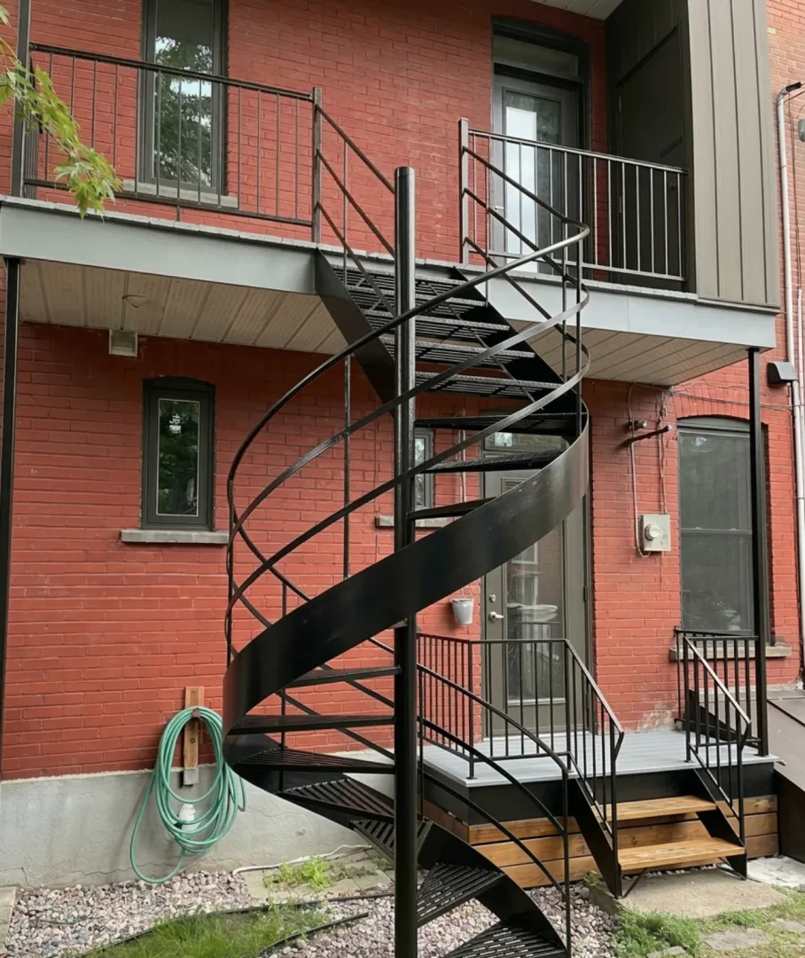 Après - Escalier extérieur